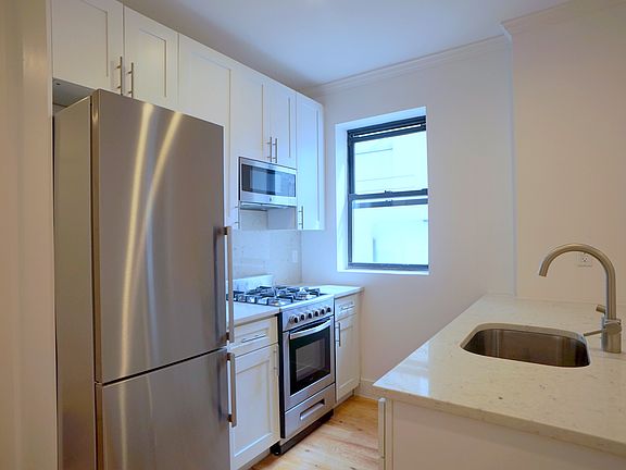 4th image of 310 12th St APT 15