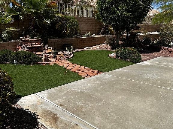 3rd image of 2521 Highvale Dr