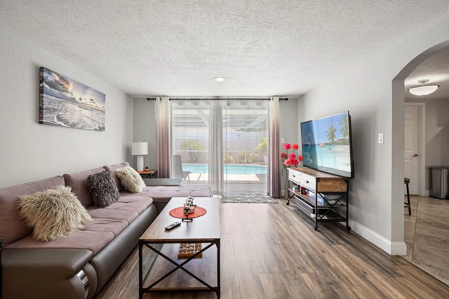 3 bed, 2.0 bath, $4,286 — Photo 2