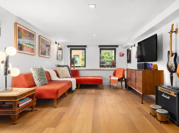 172 North 10th Street 1C image 3 of 10