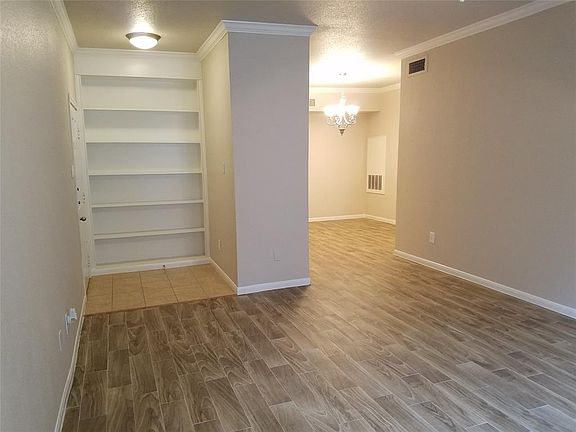 4th image of 2255 Braeswood Park Dr APT 121
