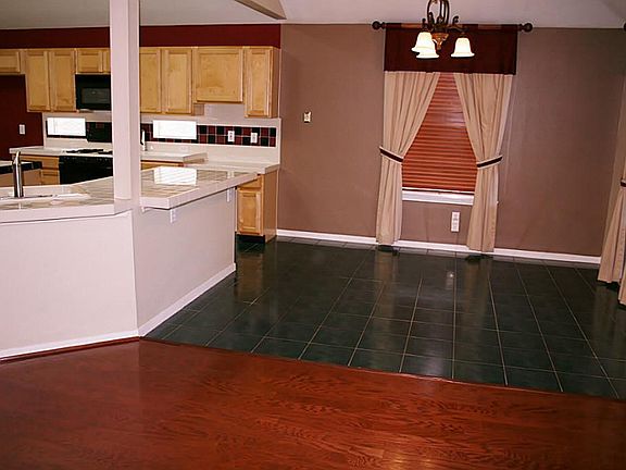 3rd image of 1611 Stoney Park Dr