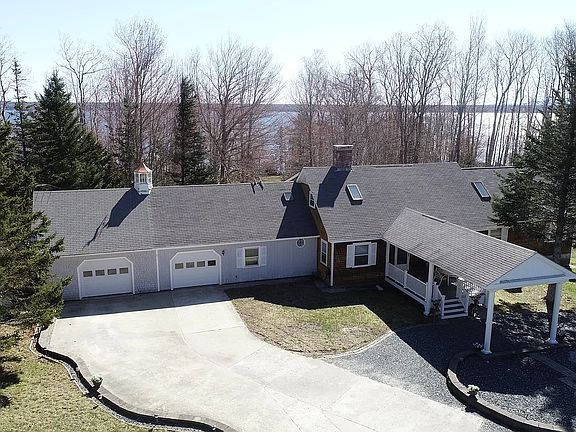 2nd image of 18 Via Monaco Ln