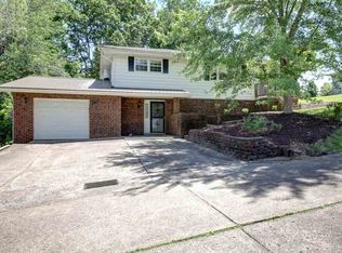 348 Oak Crest Dr, Scott Depot, WV 25560