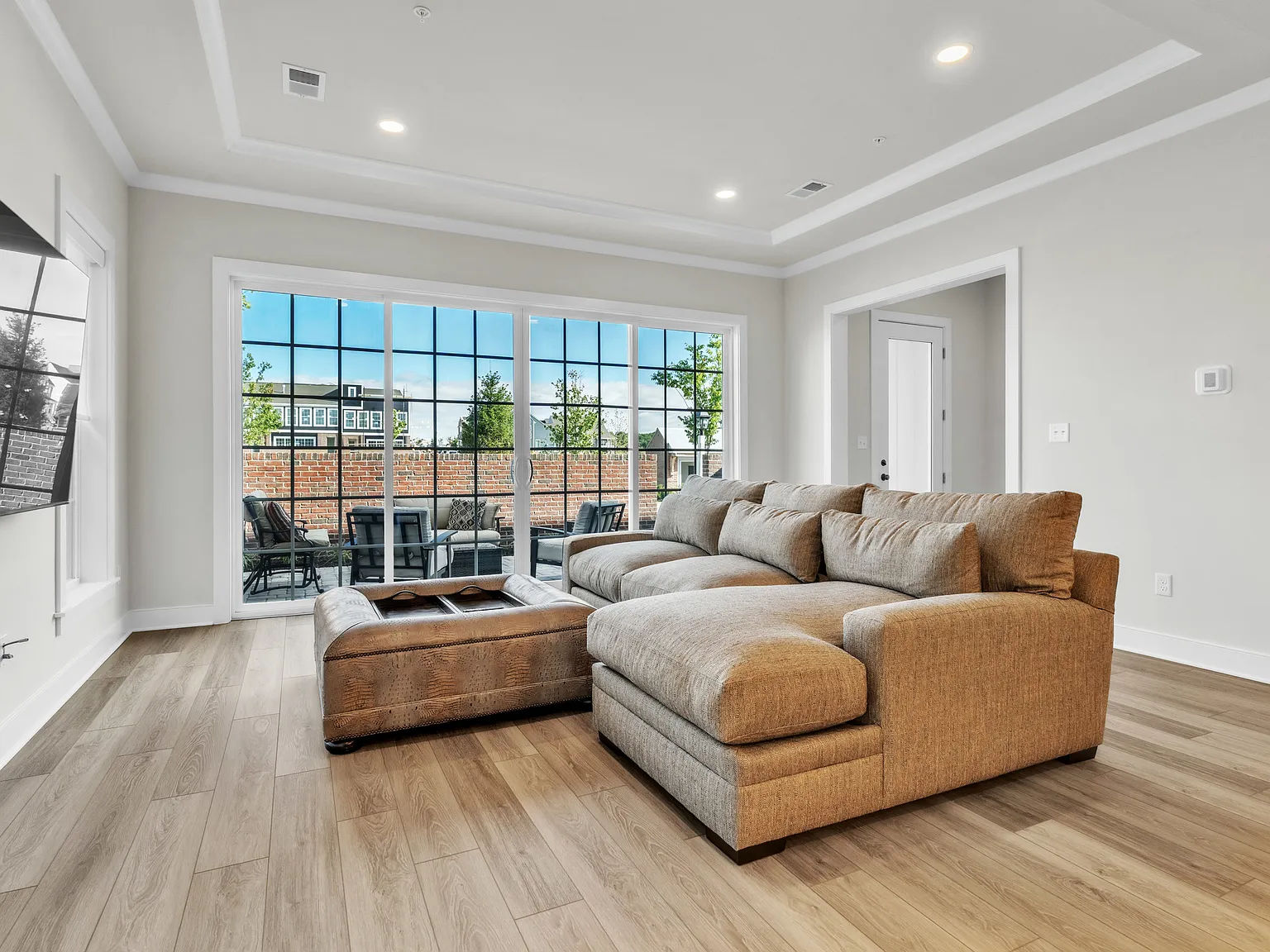 3 bed, 2.5 bath, 3170 sqft, $5,200 — Photo 4