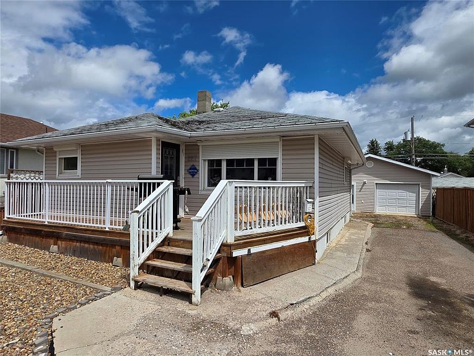 1st image of 227 10th AVENUE NW