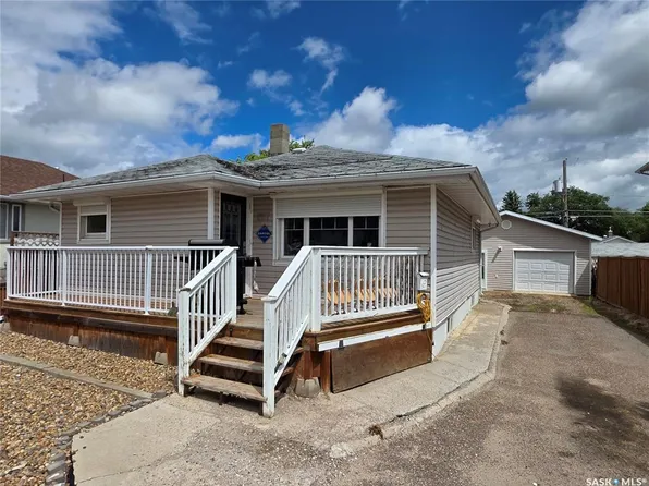 227 10th AVENUE NW, Swift Current, SK S9H 1B4