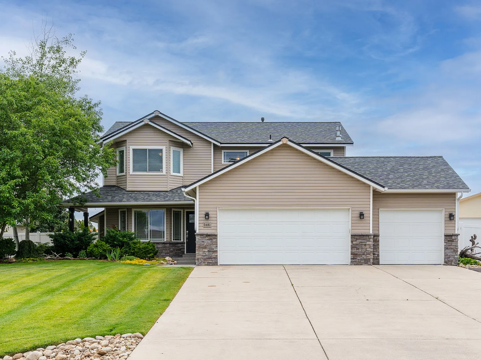 5 bed, 3.5 bath, 3224 sqft, $4,000 — Photo 2