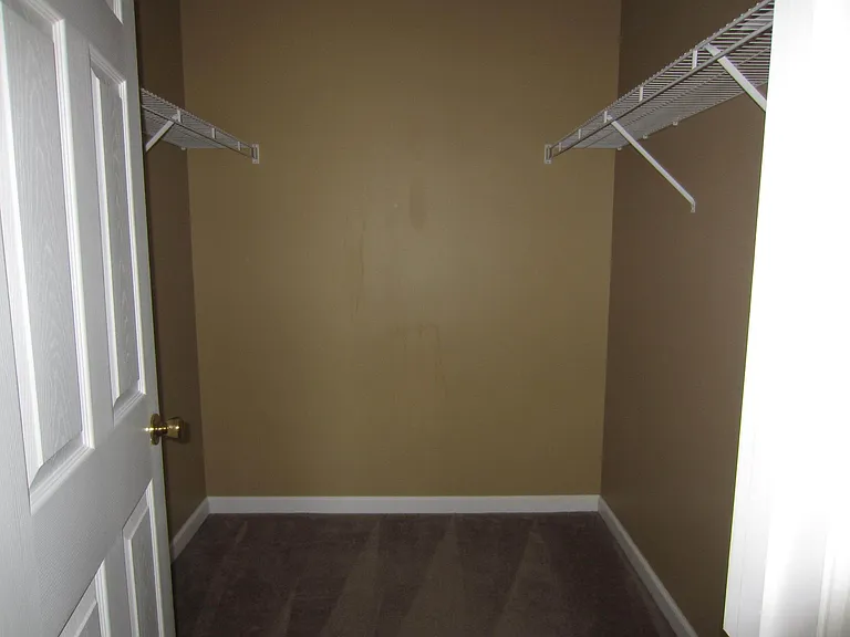 University Square Apartments — Photo 8