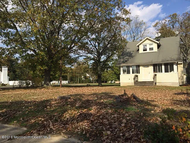 733 Lakehurst Ave photo 1