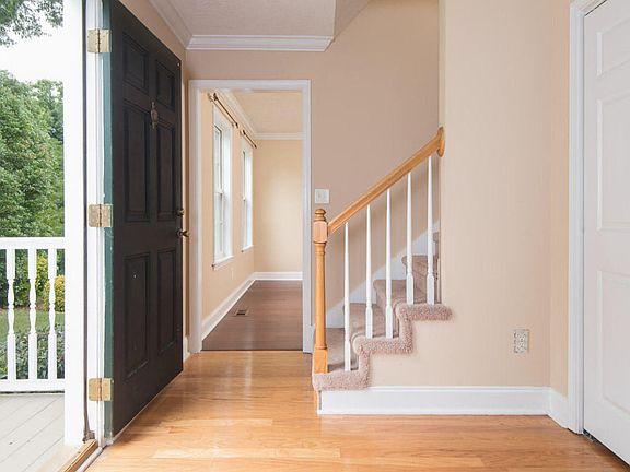 3rd image of 208 Hanna Point