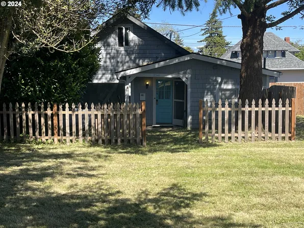 2541 Sherman Ave, North Bend, OR 97459
