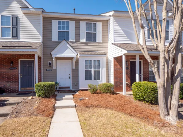 3209 Blythe Ridge Ct, Charlotte, NC 28213