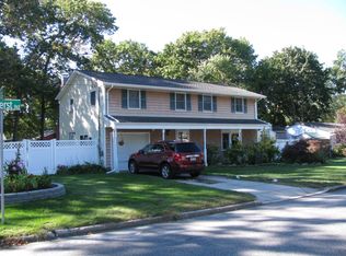 26 Amherst Rd, Ronkonkoma, NY 11779