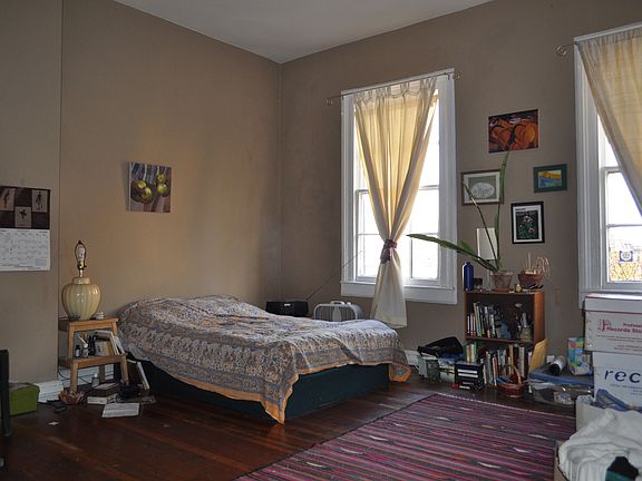 Rear bedroom overlooking the garden