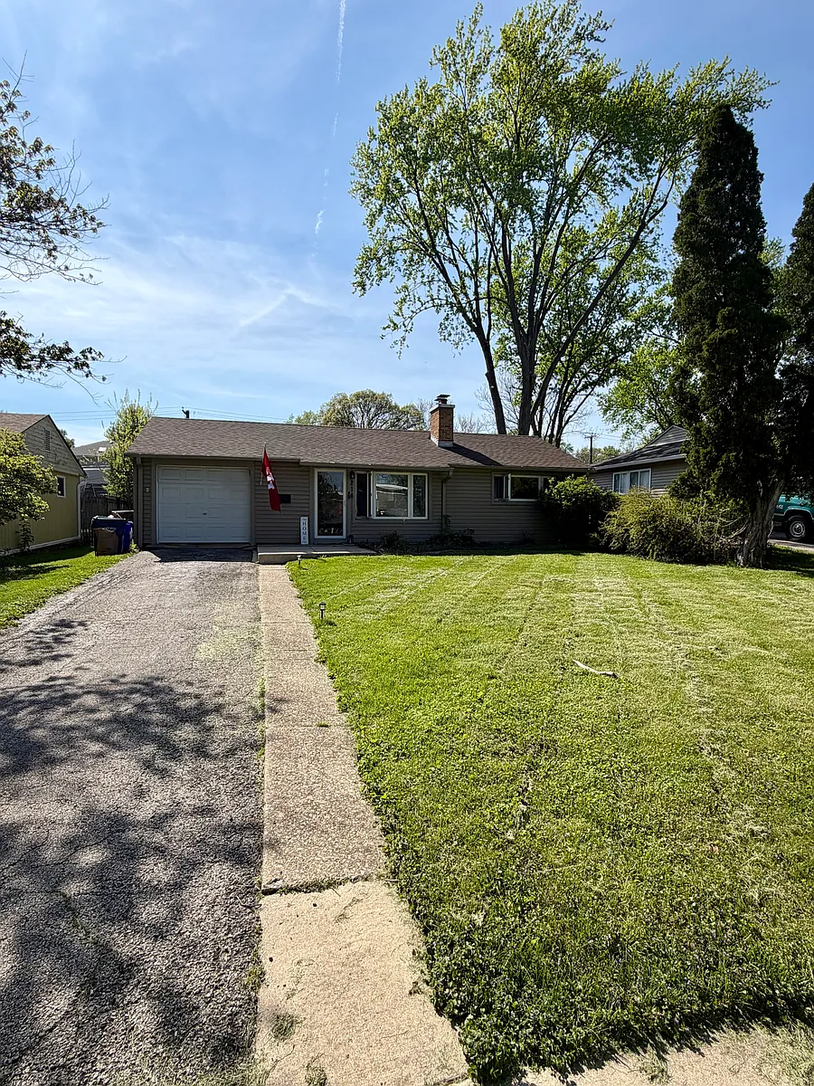 Building Photo - 216 N Knollwood Dr