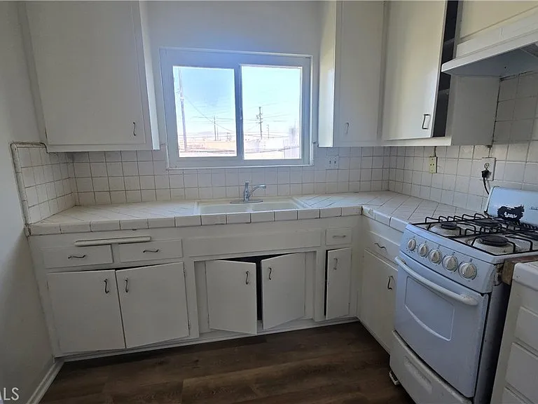 6742 Lemp Ave — Photo 5