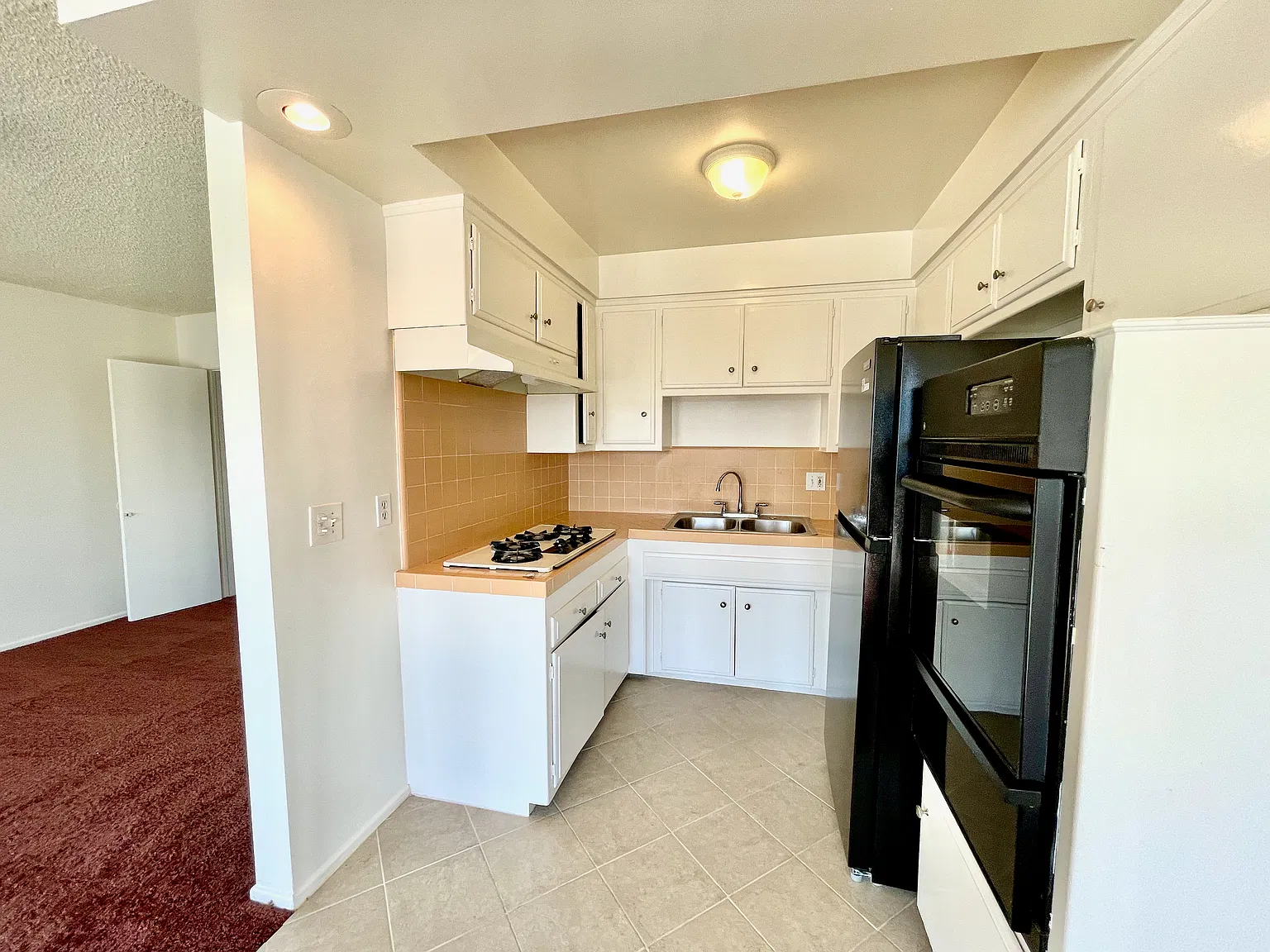 2 bed, 700 sqft, $1,995 — Photo 3