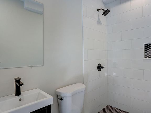 5th image of 15-19 Bartlett Pl #1B-1Ba