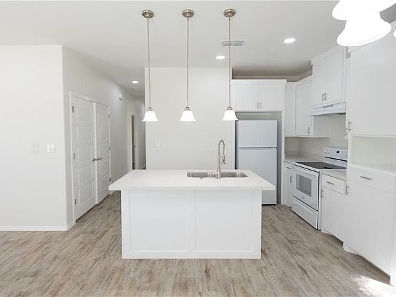 3rd image of 2216 Valley Cir #B