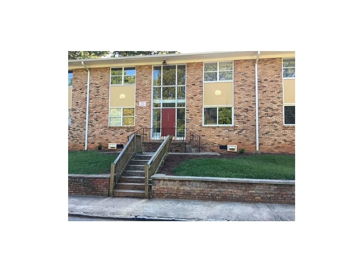 Building Photo - 1607 Line Cir