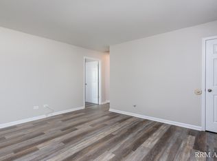 440 S Slusser St #4, Grayslake, IL