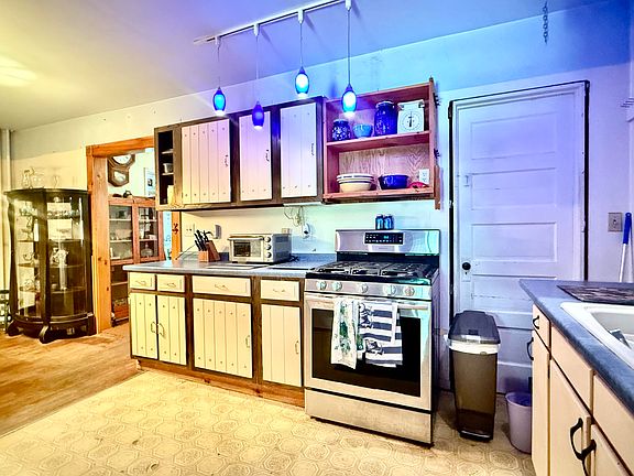 2nd image of 24 Leona Ln