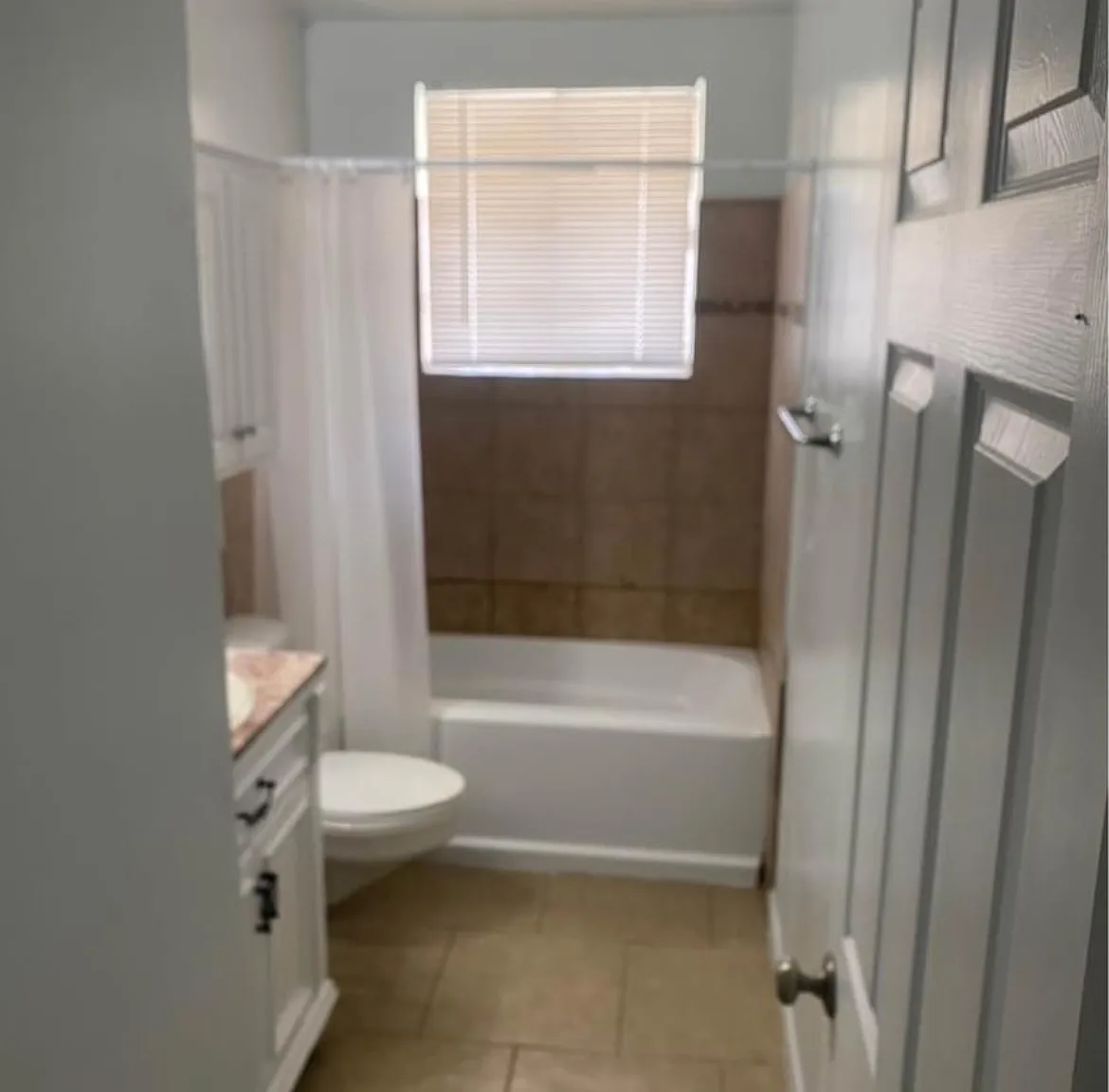 3 bed, 1120 sqft, $2,400 — Photo 2