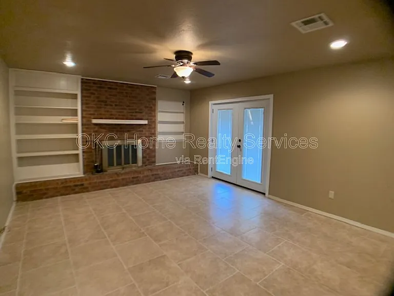 5809 NW 62nd St — Photo 3
