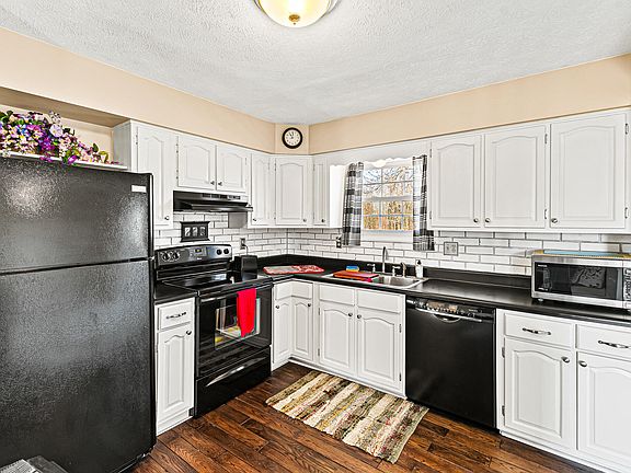 3rd image of 1752 Bristow Dr