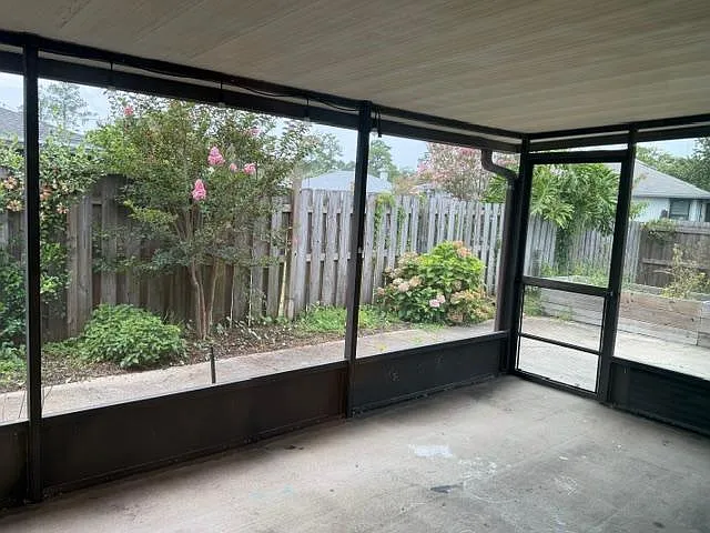 2360 Ironstone Dr E — Photo 2