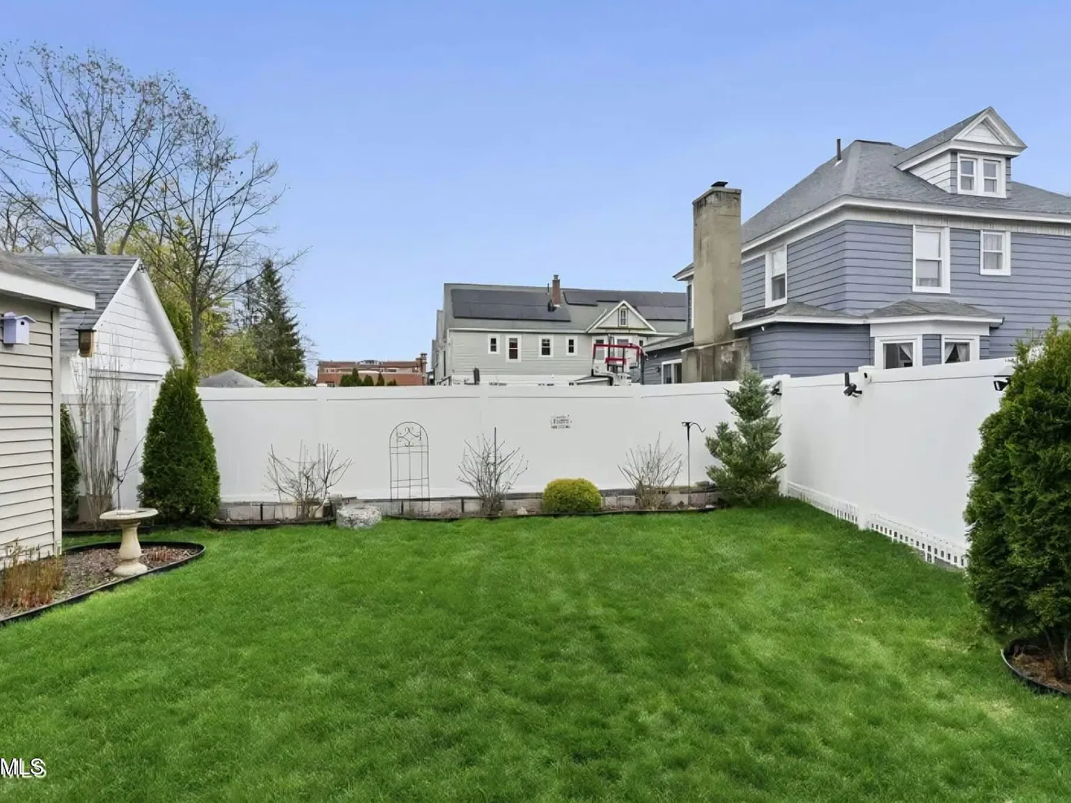 2 bed, 1.0 bath, 1300 sqft, $1,800 — Photo 2