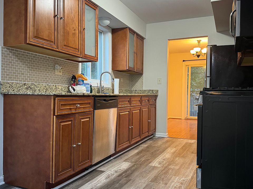 1st image of 406 Skokie Ct