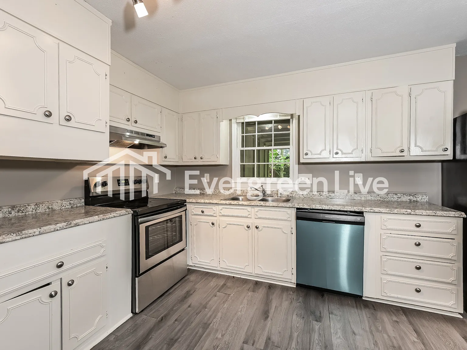 5 bed, 3.0 bath, 2640 sqft, $1,695 — Photo 4