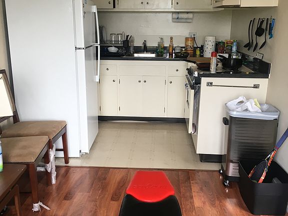 5th image of 1721 Chestnut St APT 204