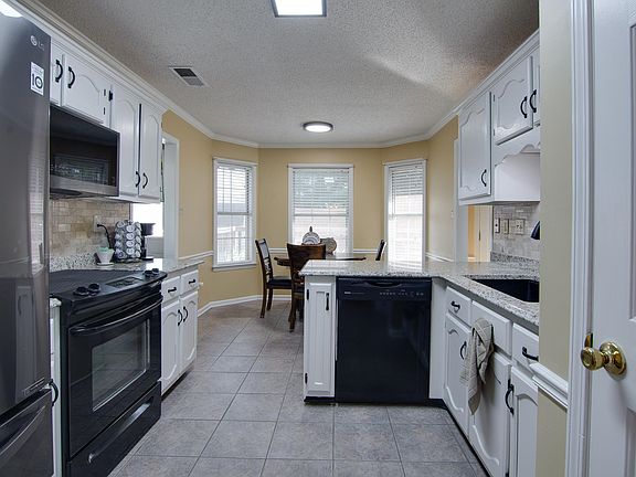 5th image of 4020 Altruria Rd