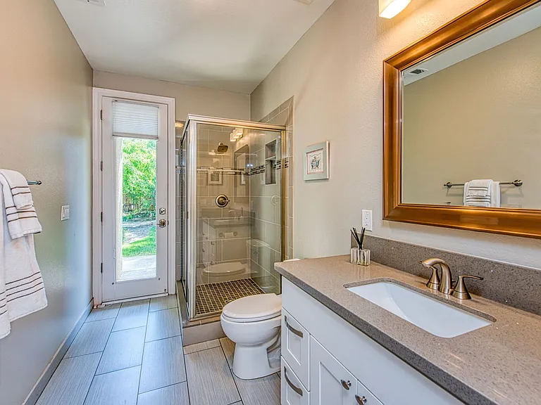 10234 N Rowell Ave — Photo 17
