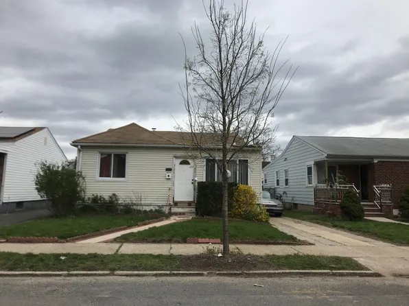 12137 237th St, Rosedale, NY 11422