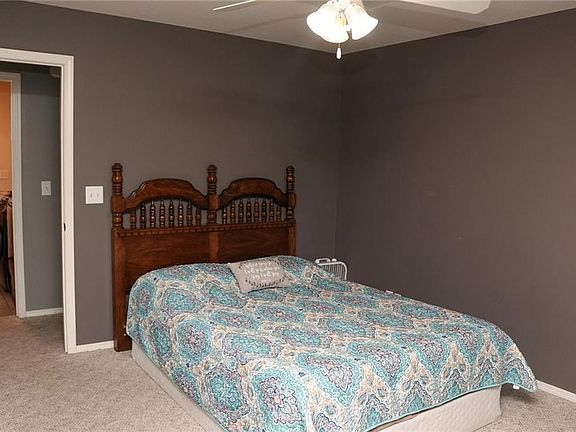 4th image of 602 Douglas Cir