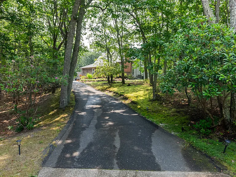 10 Crows Nest Cir — Photo 34