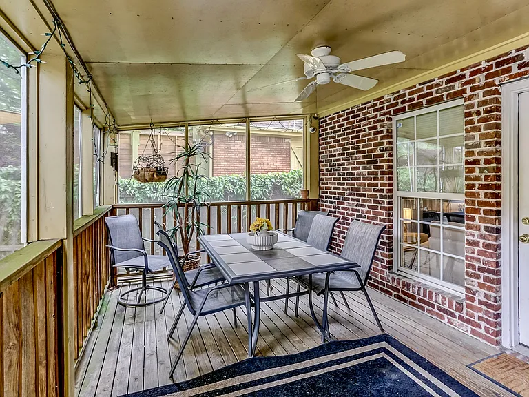 2190 Washington Ave — Photo 4