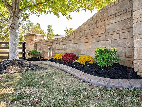 5th image of 10019 Cedar Garden Dr
