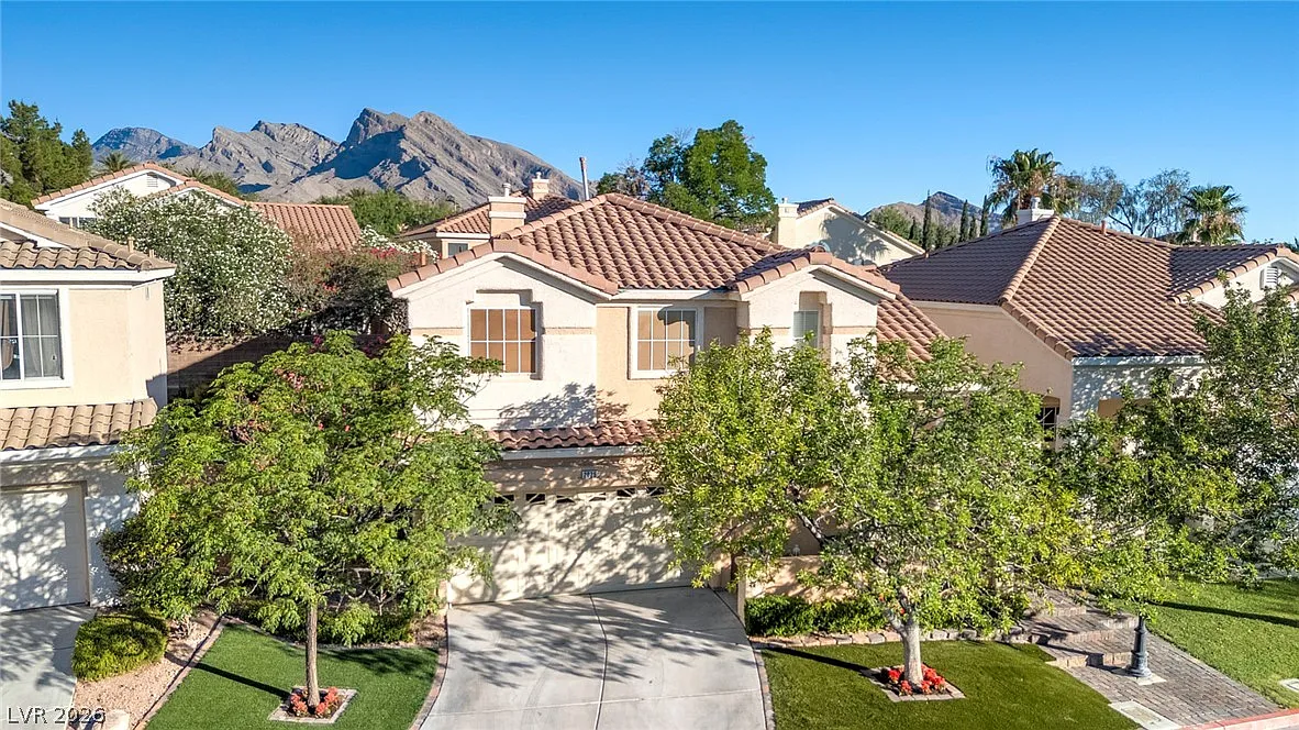 4 bed, 2.5 bath, 1992 sqft, $3,400 — Photo 1