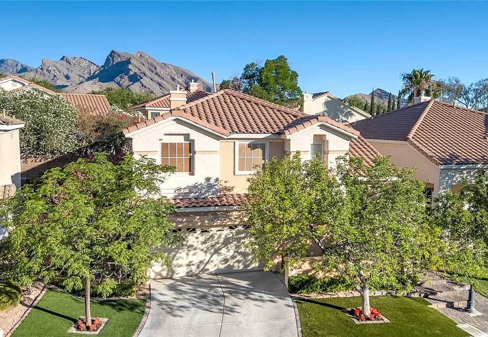 2025 Shining Feather Ln
