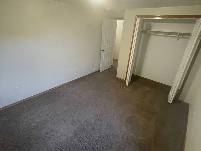 520 9th St SE — Photo 8