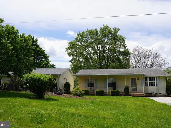 427 Happy Creek Dr, Kearneysville, WV 25430