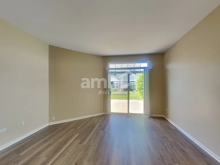 1437 White Pine Ln — Photo 6