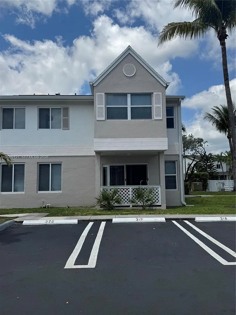 2 bed, 1.0 bath, 883 sqft, $2,150 — Photo 1