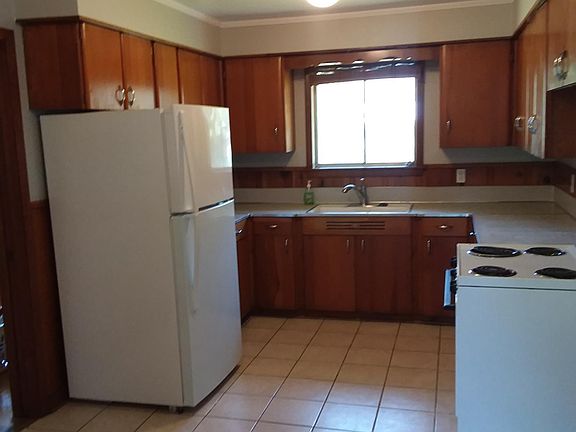 Kitchen with new refrigerator and new oven