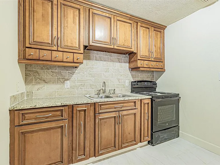 14918 Pinecrest Rd — Photo 5
